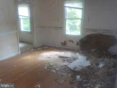 5424 Taussig Rd, Bladensburg, MD 20710 - photo 3