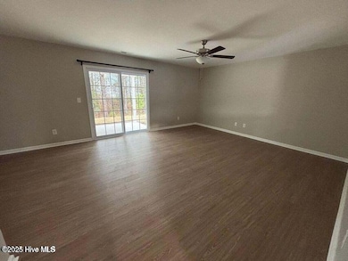 1226A Masters Ln unit B, Greenville, NC 27834 - photo 5