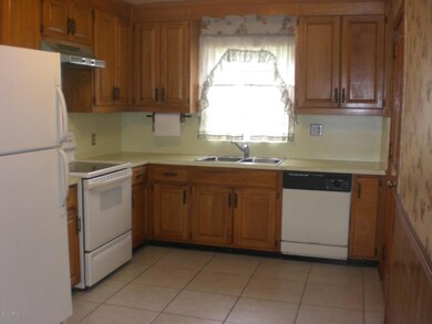 5709 Cedar Forest Dr N, Jacksonville, FL 32210 - photo 4