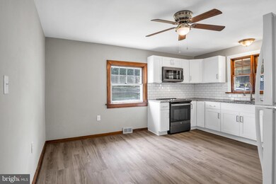 101 E Perry St, Enola, PA 17025 - photo 5