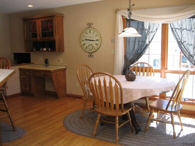 9 Anita Dr, Schenectady, NY 12302 - photo 4