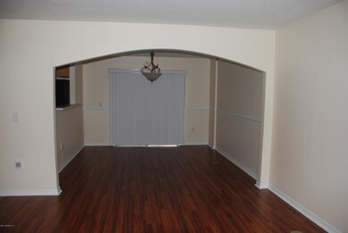 8211 Halls Hammock Ct, Jacksonville, FL 32244 - photo 3