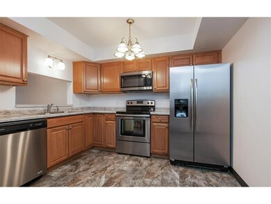 1240 Daleview Dr unit 1, Marion, IA 52302 - photo 4