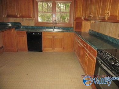 2103 Lee High Dr NE, Huntsville, AL 35811 - photo 2