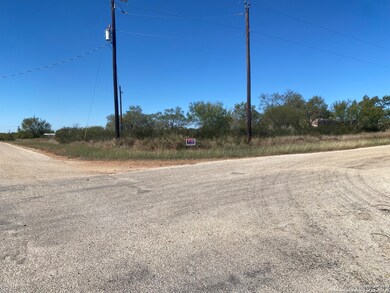 146 Cr 2666, Moore, TX 78057 - photo 4