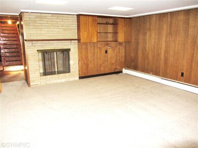 516 Howard St, Lowell, MI 49331 - photo 4