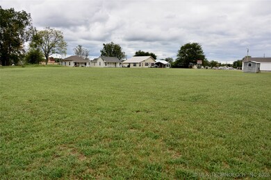512 E Trudgeon St, Henryetta, OK 74437 - photo 4