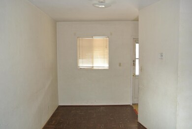 022-186729 Dining Area