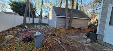 11 45th St, Lindenhurst, NY 11757 - photo 4