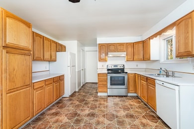 4512 W Wackerly St, Midland, MI 48640 - photo 4