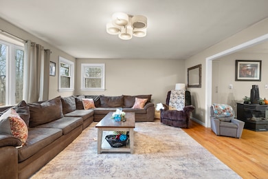 523 Chamberlain Hill Rd, Higganum, CT 06441 - photo 4