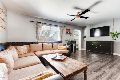 2237 E Osborn Rd Phoenix AZ-large-005-00