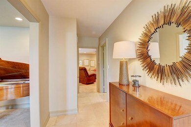 FOYER ENTRY