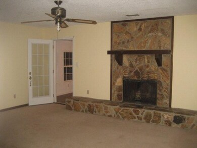 Living Rm w/Fireplac