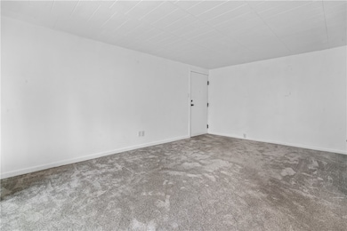 321 Ridge Point Cir unit B12, Bridgeville, PA 15017 - photo 4