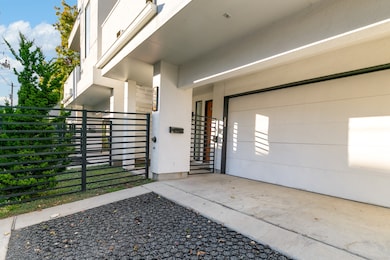 606 Oakley St, Houston, TX 77006 - photo 4