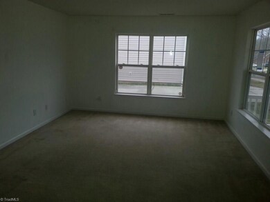 454 Wadsworth Ct, High Point, NC 27263 - photo 5