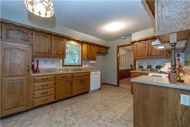 6312 Oakview St, Shawnee, KS 66216 - photo 7