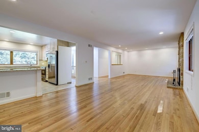 6710 Persimmon Tree Rd, Bethesda, MD 20817 - photo 5