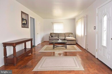 189 Martin Dr, Manassas Park, VA 20111 - photo 3