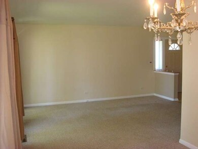 2164 Plainfield Dr, Des Plaines, IL 60018 - photo 3