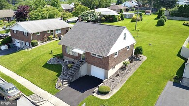 1239 Commonwealth Blvd, Reading, PA 19607 - photo 2