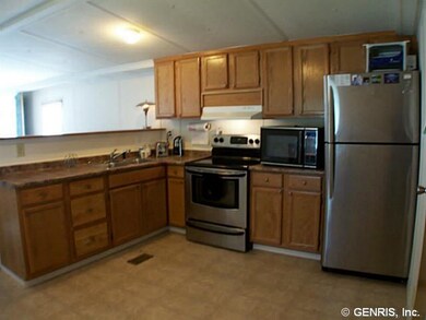 Kitchen Oak kitchen w/newer cabinets