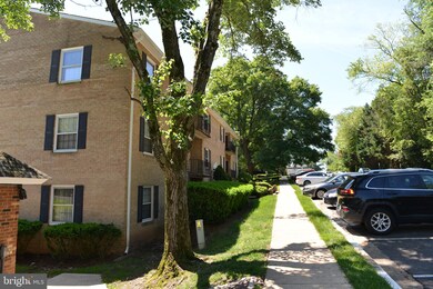 3901 Lyndhurst Dr unit 202, Fairfax, VA 22031 - photo 5