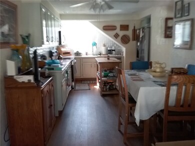 EAT IN KITCHEN