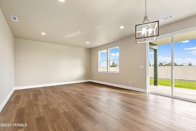 4600 W Oak Ave, Yakima, WA 98903 - photo 7