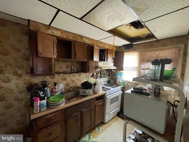 1029 Middlesex Rd, Essex, MD 21221 - photo 2