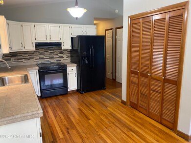 7 McDonald Ln, Rensselaer, NY 12144 - photo 4