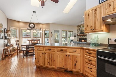 07_14440MapleDr_177003_Kitchen_LowRes
