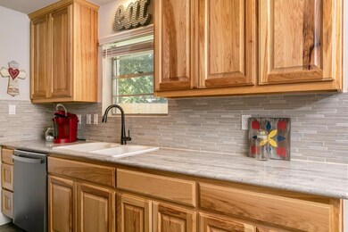 512 W Hackberry St, Fredericksburg, TX 78624 - photo 6