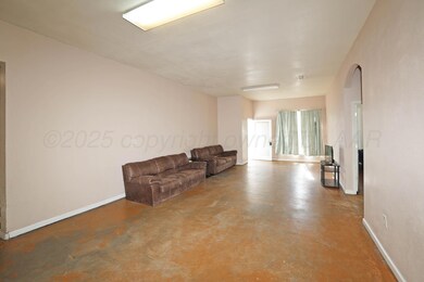 521 Ash Ave, Dalhart, TX 79022 - photo 4