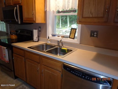 131 Buckeye Ln, Milford, PA 18337 - photo 5