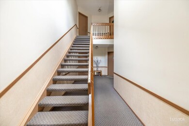 1735 Chesapeake Ln unit 6, Schaumburg, IL 60193 - photo 5