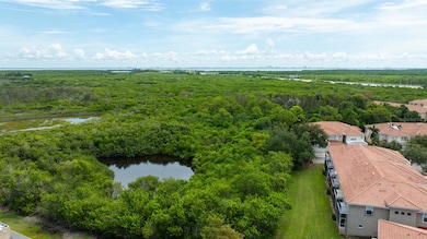 277 Valencia Cir, Saint Petersburg, FL 33716 - photo 3