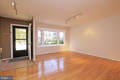 3093 White Birch Ct, Fairfax, VA 22031 - photo 2