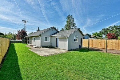 761 Hazel St, Central Point, OR 97502 - photo 5