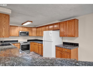 947 S R St, Cottage Grove, OR 97424 - photo 7