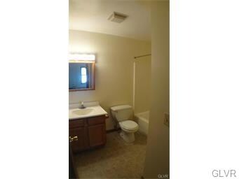 215 1st St unit 3, Slatington, PA 18080 - photo 3