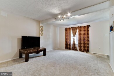 8168 Willowdale Ct, Springfield, VA 22153 - photo 6