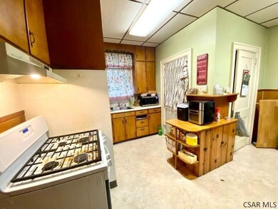 711 Kitchen