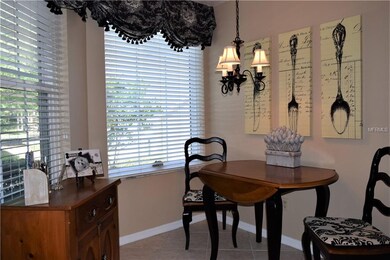 Breakfast Nook Overlooks Condo Entrance!