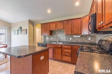 6105 W Farmington Rd, Peoria, IL 61604 - photo 5