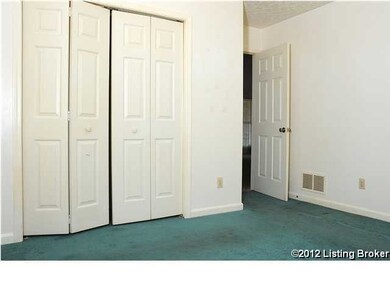 8015 Red Bud Hill Dr, Louisville, KY 40228 - photo 4