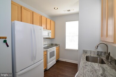 42446 Mayflower Terrace unit 101, Ashburn, VA 20148 - photo 2