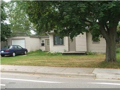 512 Foreman St, Lowell, MI 49331 - photo 3