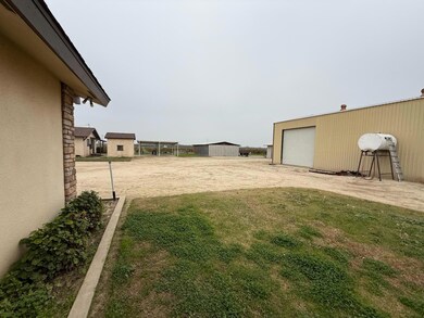 376 E Klepper Ave, Caruthers, CA 93609 - photo 6